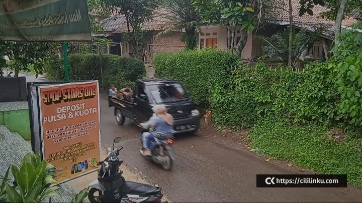 Waspada Jalan  Cilutung Singajaya Licin  Ketika  Diguyur 