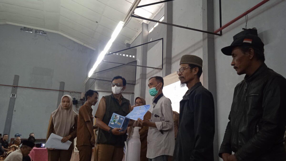 Pemdes Batujajar Barat Salurkan Oksigen dan Alat Tensi Darah