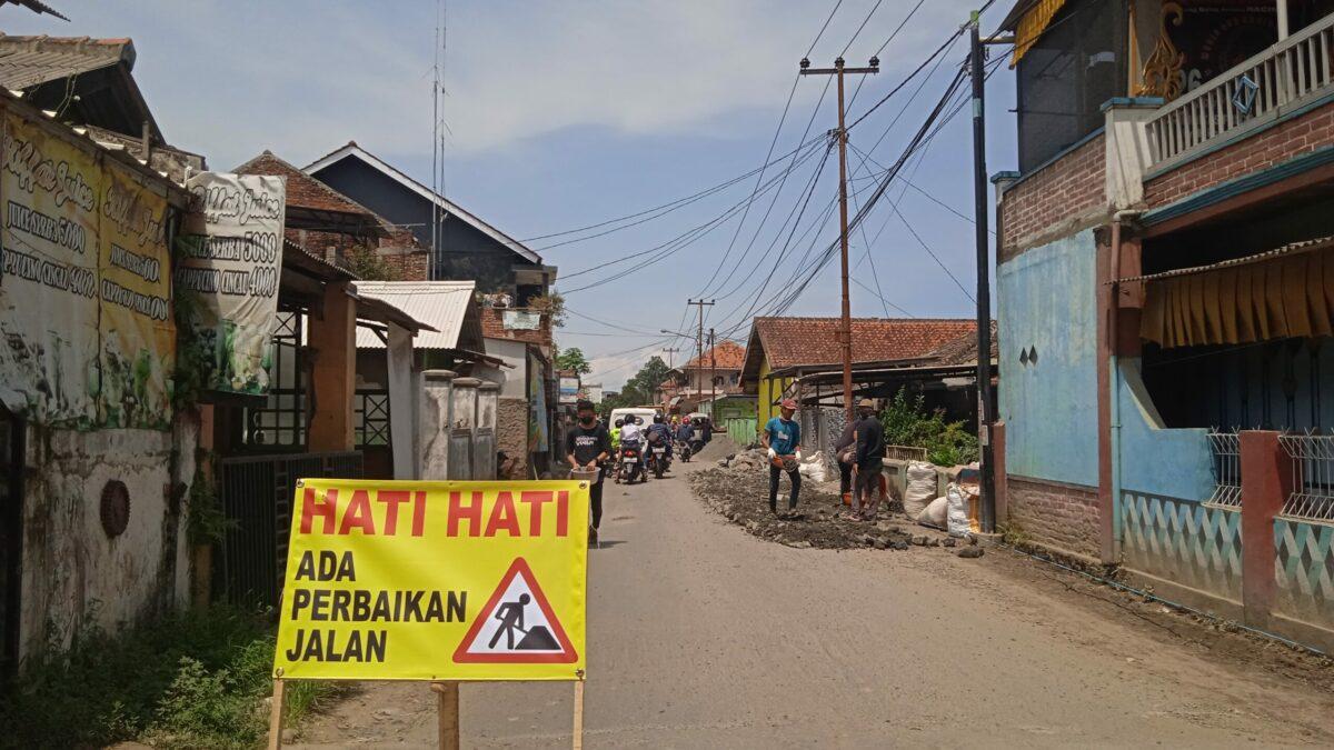 Jalan Rusak di Desa Galanggang Akhirnya Diperbaiki, Warga: Kami Senang