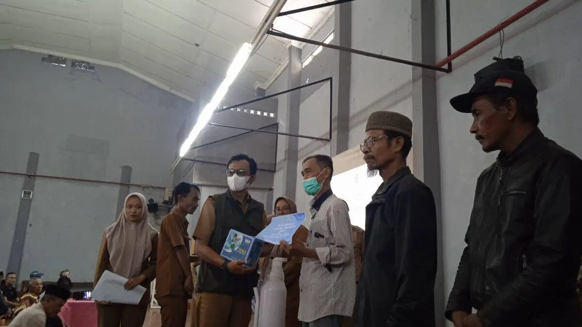 Pemdes Batujajar Barat Salurkan Oksigen dan Alat Tensi Darah