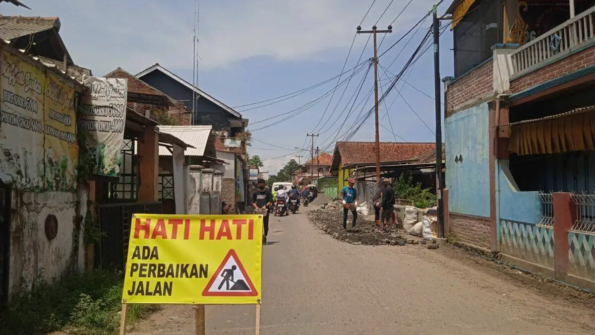Jalan Rusak di Desa Galanggang Akhirnya Diperbaiki, Warga: Kami Senang