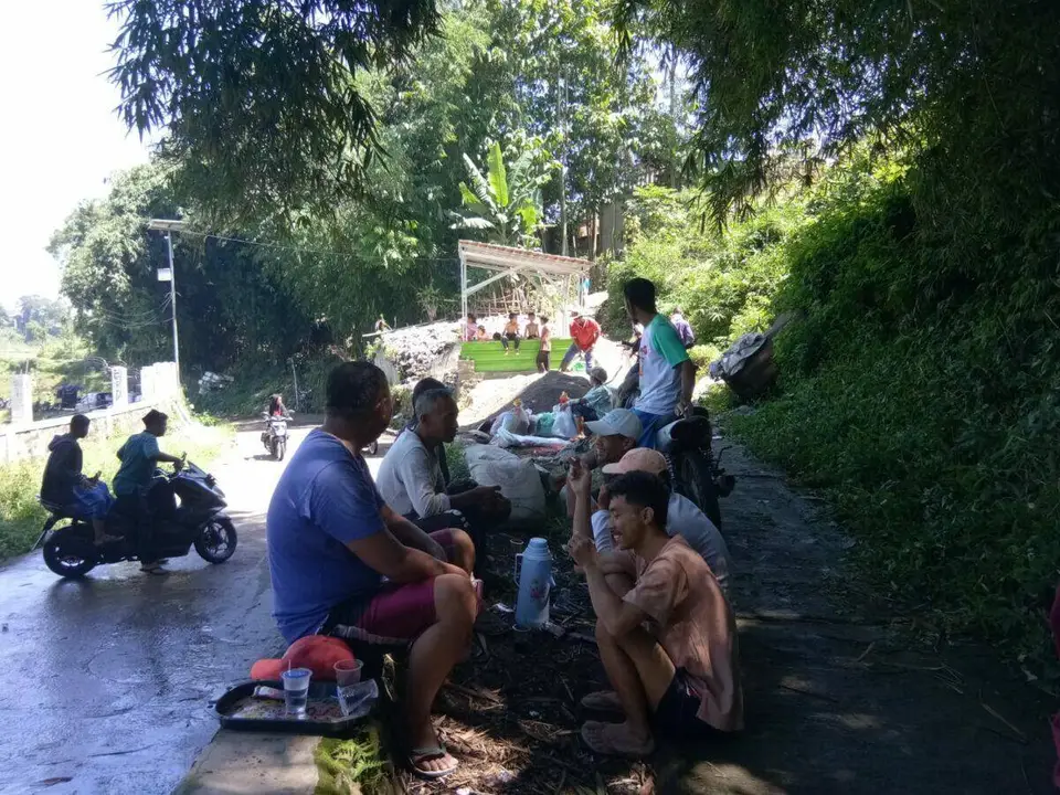 Bankeu 15 Juta Cair, RW 05 Desa Cililin Lakukan Rabat Beton Jalan Gang