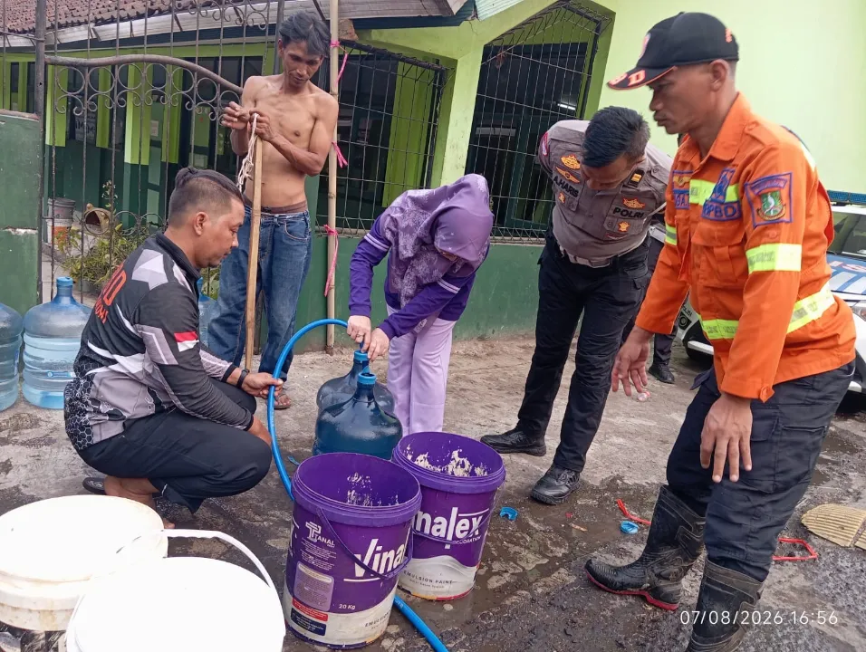 Pemprov Jabar dan Sejumlah Pihak Distribusikan 8,7 Juta Liter Air kepada Masyarakat Selama Musim Kemarau