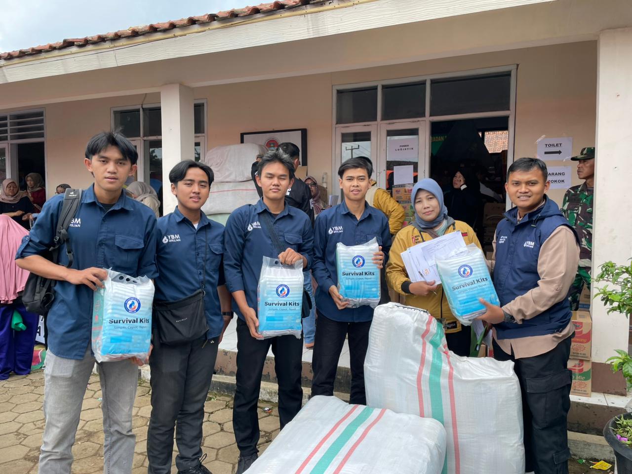 BRI Melalui YBM BRILiaN Salurkan Bantuan bagi Penyintas Longsor di Cisarua, Bandung Barat