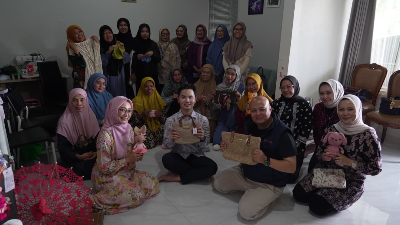 Komunitas Merajut Tasikmalaya (KMT) Berdayakan Ratusan Perempuan Tembus Pasar Italia